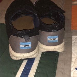 Men’s Toms lace up shoes